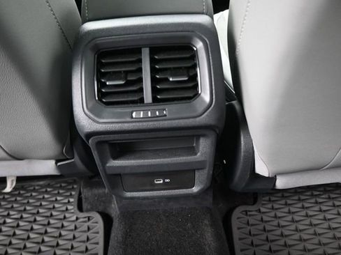 Certified 2023 Volkswagen Taos SE w/ Panoramic Sunroof Package image 25