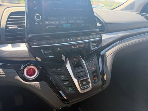 Used 2025 Honda Odyssey Elite image 15
