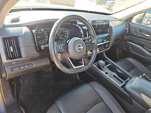 Used 2023 Nissan Pathfinder SL image 10