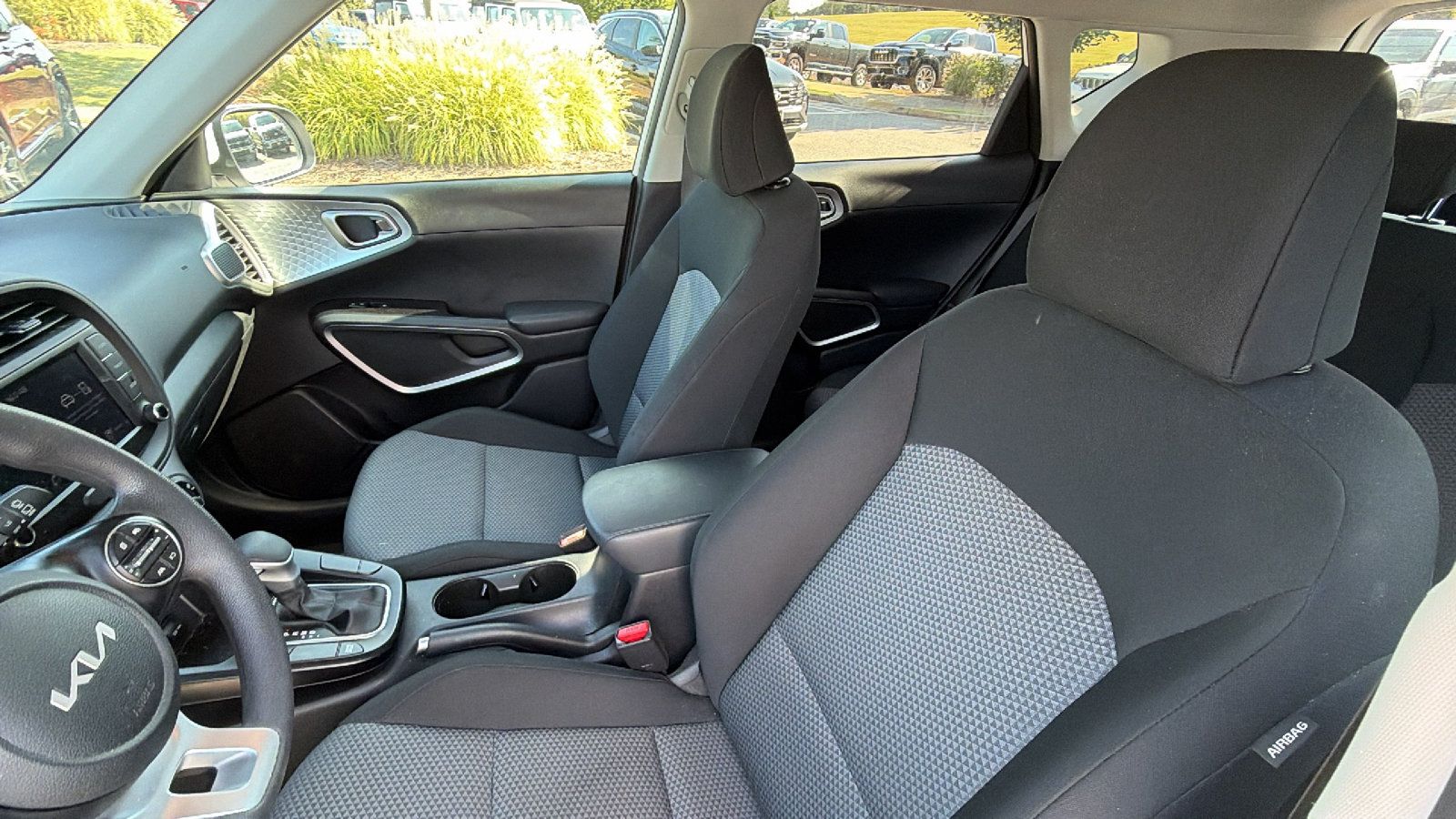 Used 2023 Kia Soul LX w/ LX Technology Package FWD image 17