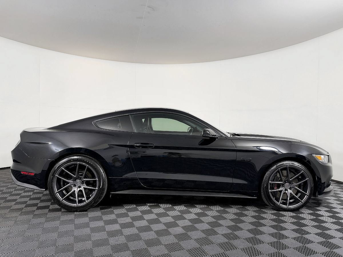 Used 2017 Ford Mustang GT Premium w/ GT Performance Package RWD image 7
