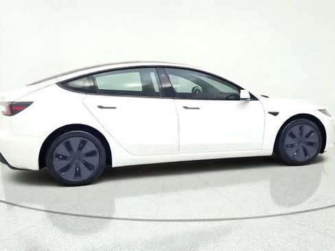 Used 2025 Tesla Model 3 Long Range RWD image 9