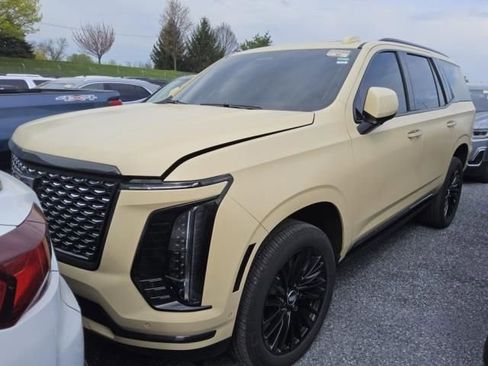 Used 2025 Cadillac Escalade Premium Luxury AWD/4WD image 3