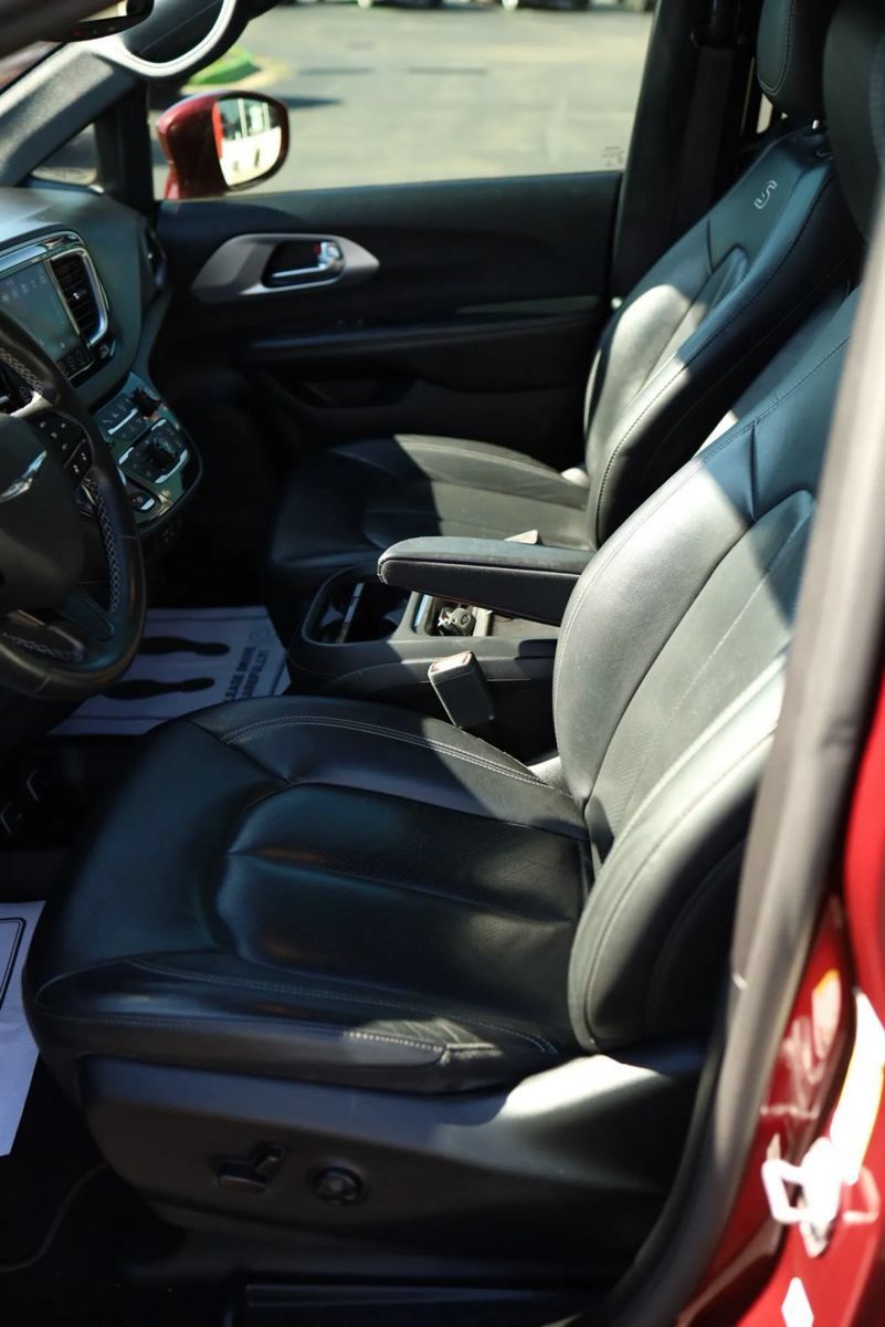 Used 2019 Chrysler Pacifica Touring-L w/ Advanced Safetytec Group FWD image 18