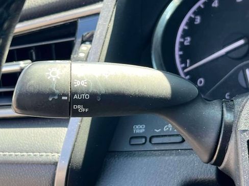 Used 2019 Toyota Camry SE FWD image 29