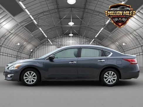 Used 2013 Nissan Altima 2.5 S FWD image 8