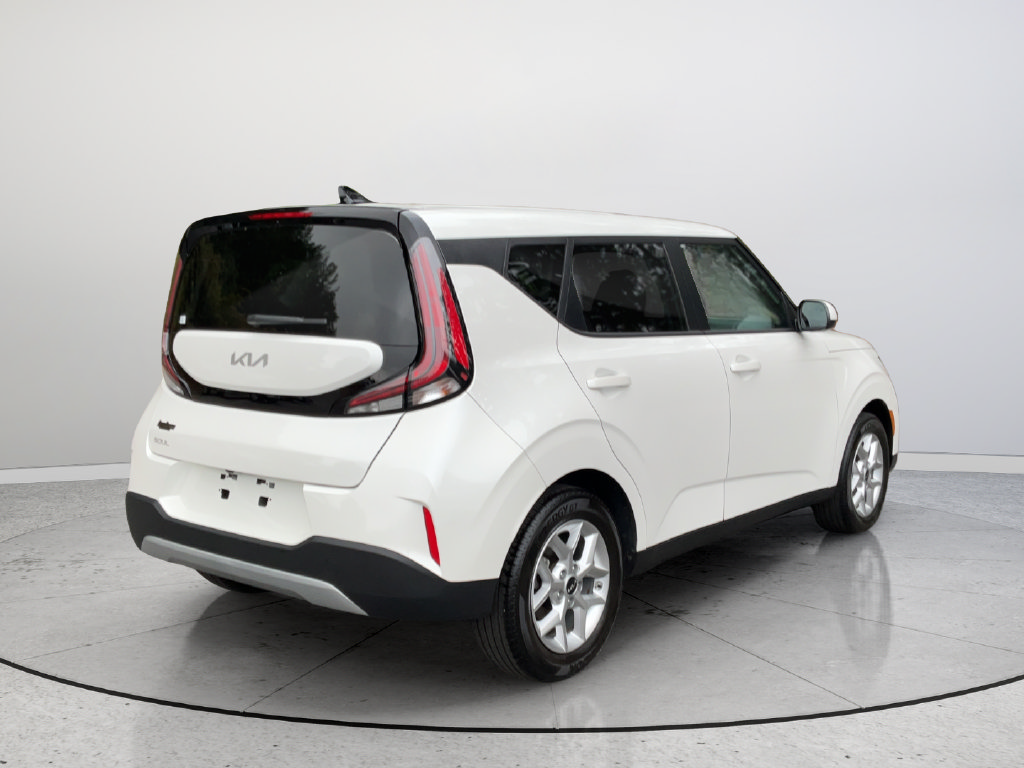 Used 2025 Kia Soul LX FWD image 6