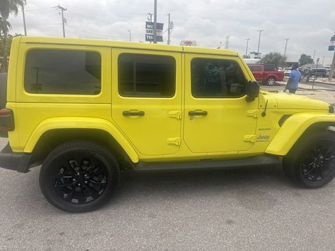 Used 2023 Jeep Wrangler Unlimited Sahara w/ Cold Weather Group AWD/4WD image 4