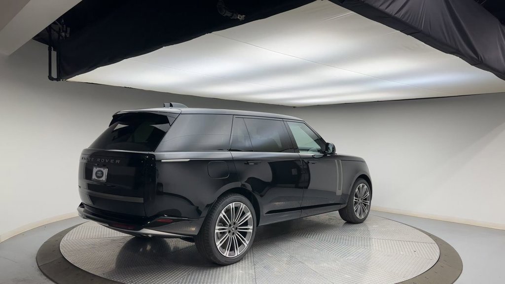 Used 2025 Land Rover Range Rover Long Wheelbase SE AWD/4WD image 8
