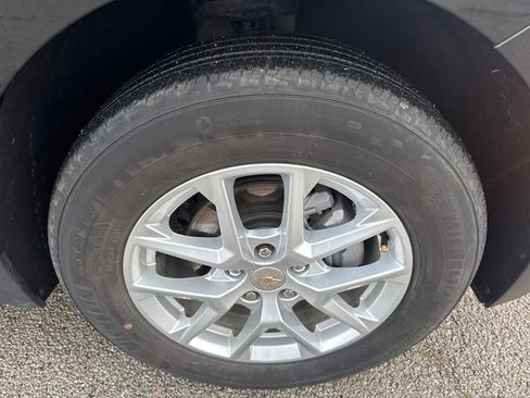 Used 2024 Chevrolet Equinox LT FWD image 12