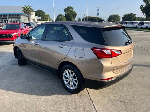 Used 2019 Chevrolet Equinox LS w/ LS Convenience Package FWD image 4