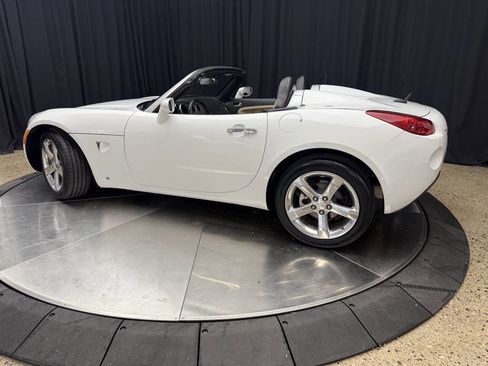 Used 2008 Pontiac Solstice Convertible w/ Premium Package image 4