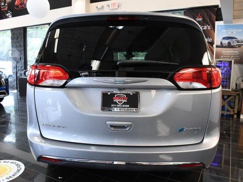 Used 2017 Chrysler Pacifica Touring Plus FWD image 9