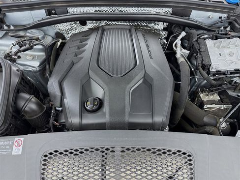Certified 2025 Porsche Macan image 31