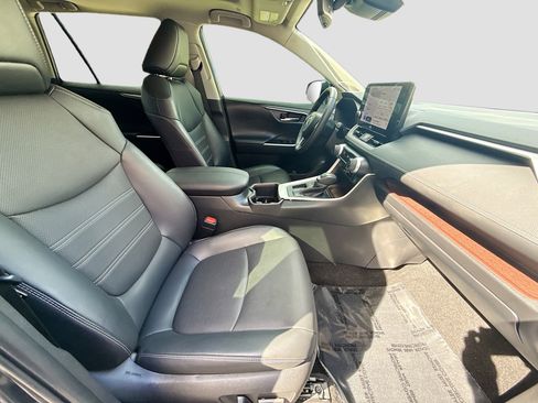 Used 2024 Toyota RAV4 Limited image 30