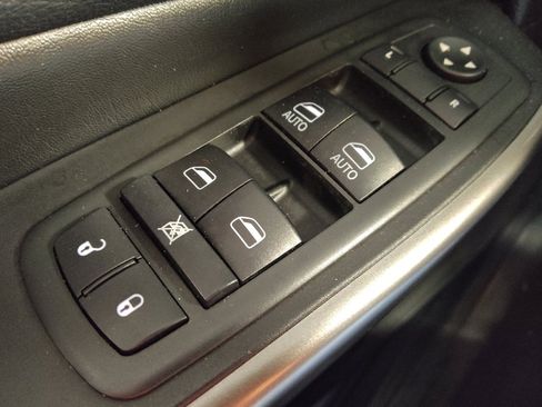 Used 2020 Jeep Cherokee Latitude Plus image 27