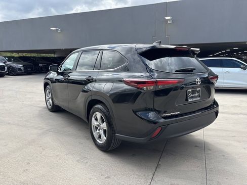 Certified 2025 Toyota Highlander LE FWD image 7