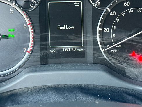 Used 2023 Lexus GX 460 Premium w/ Premium Package image 12