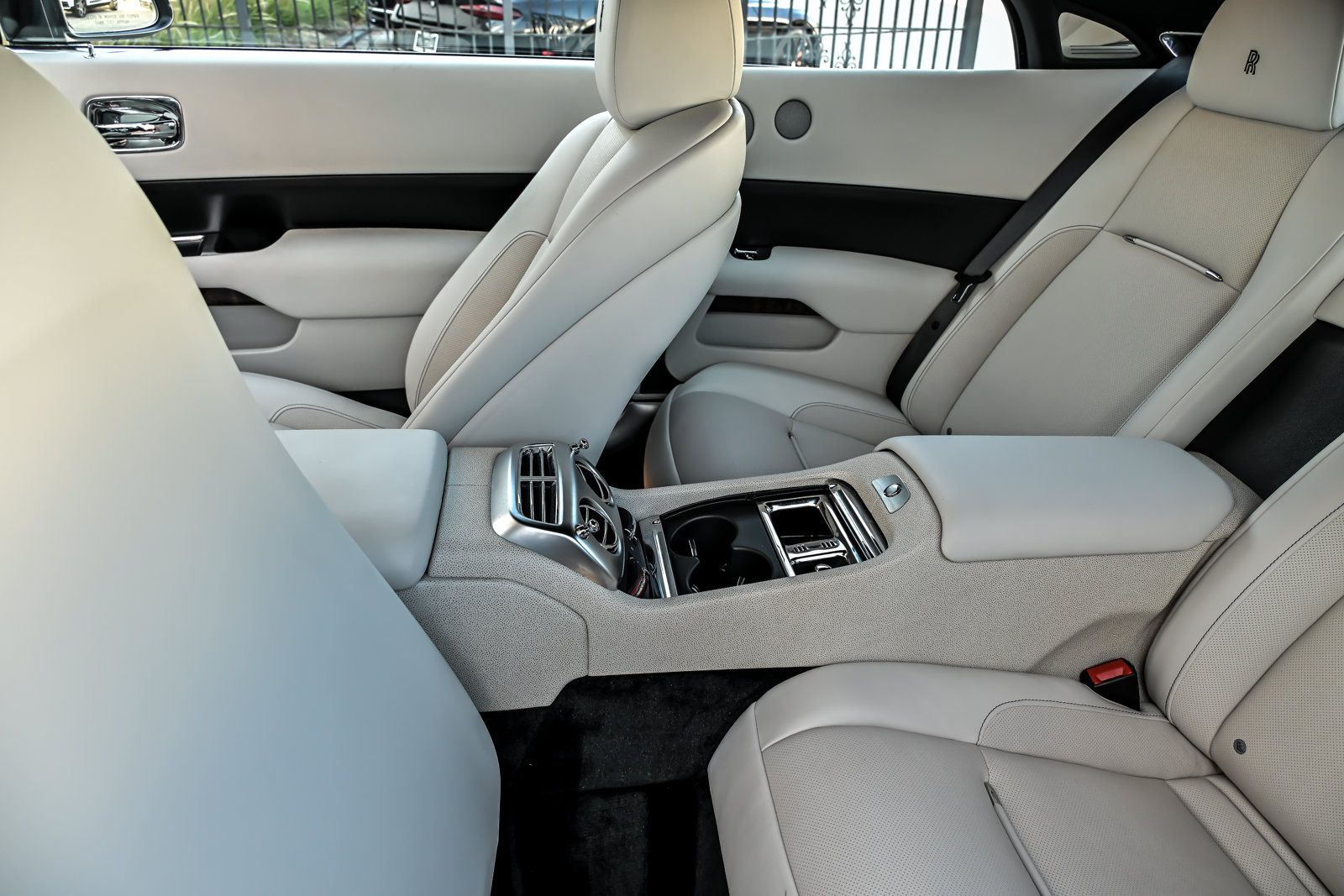 Used 2016 Rolls-Royce Wraith RWD image 24