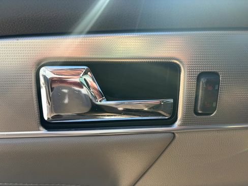 Used 2013 Lincoln MKX FWD image 12