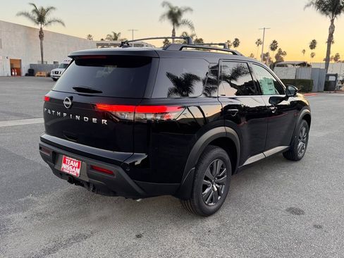 New 2025 Nissan Pathfinder SV image 7