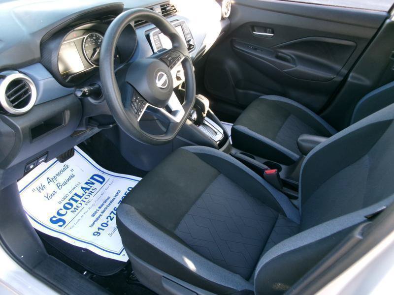 Used 2025 Nissan Versa SV FWD image 4