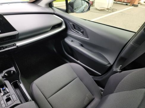 Used 2025 Toyota Prius LE FWD image 19