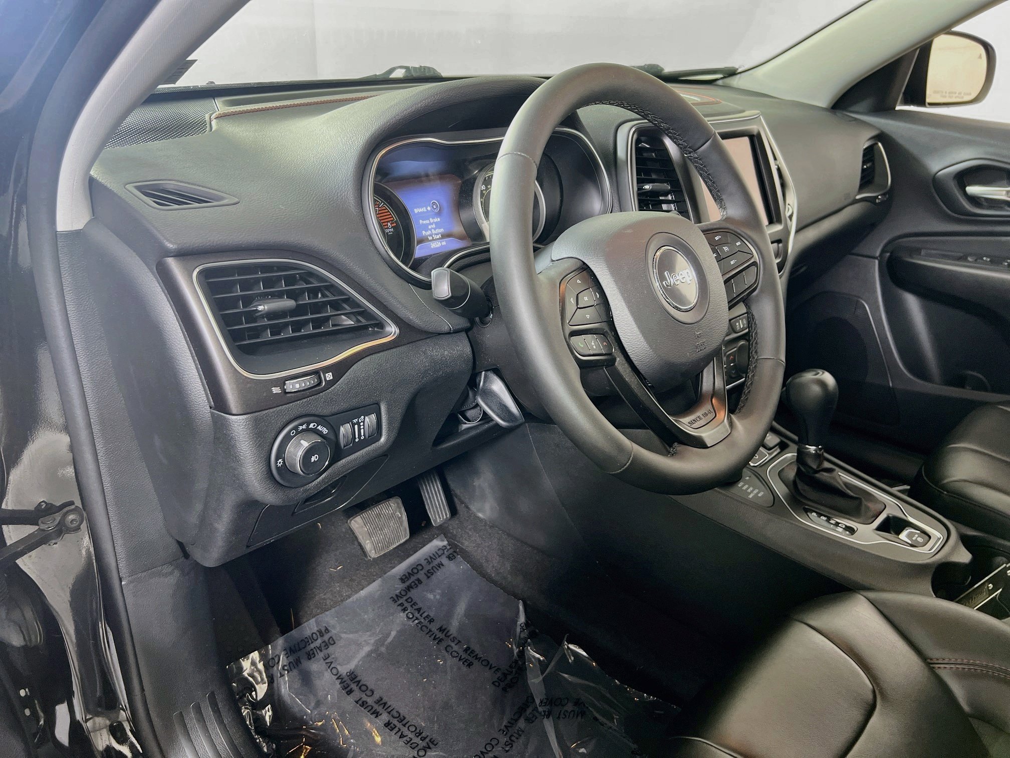 Used 2022 Jeep Cherokee Trailhawk AWD/4WD image 9