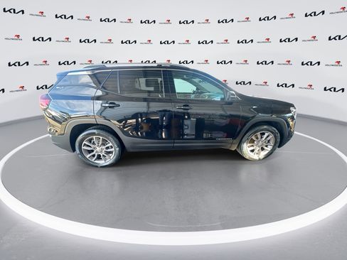 Used 2024 GMC Terrain SLT image 9