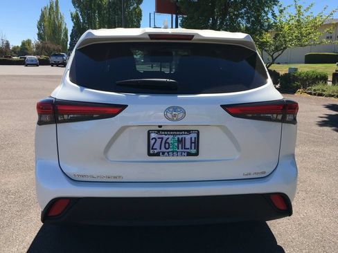 Used 2020 Toyota Highlander LE AWD/4WD image 5