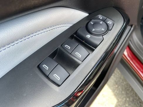 Used 2025 Chevrolet Trax LT FWD image 13