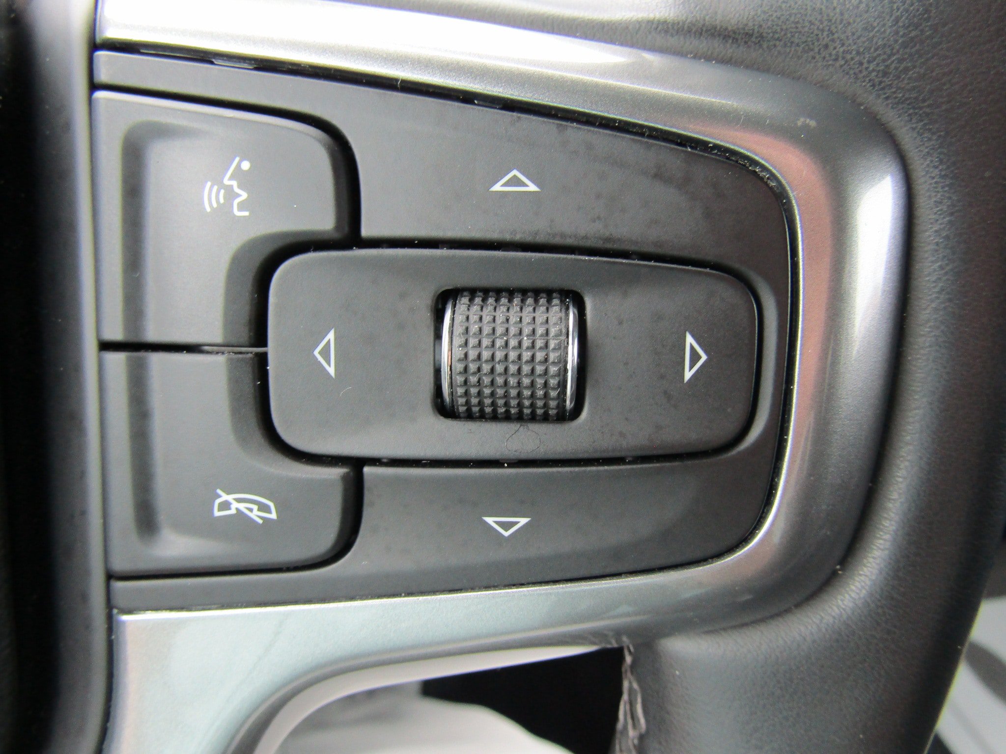 Used 2025 Chevrolet Silverado 1500 LT AWD/4WD image 28