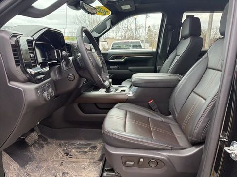 Used 2025 Chevrolet Silverado 1500 High Country w/ High Country Premium Package AWD/4WD image 24