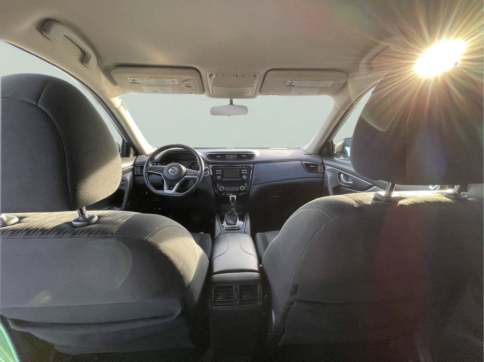 Used 2017 Nissan Rogue SV AWD/4WD image 18