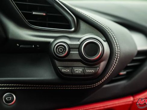 Used 2018 Ferrari 488 GTB RWD image 13