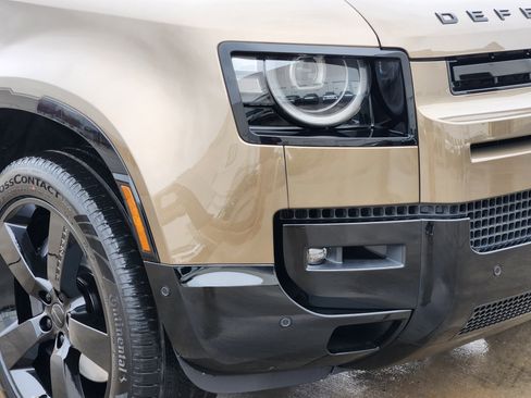 New 2026 Land Rover Defender 110 X-Dynamic SE image 8