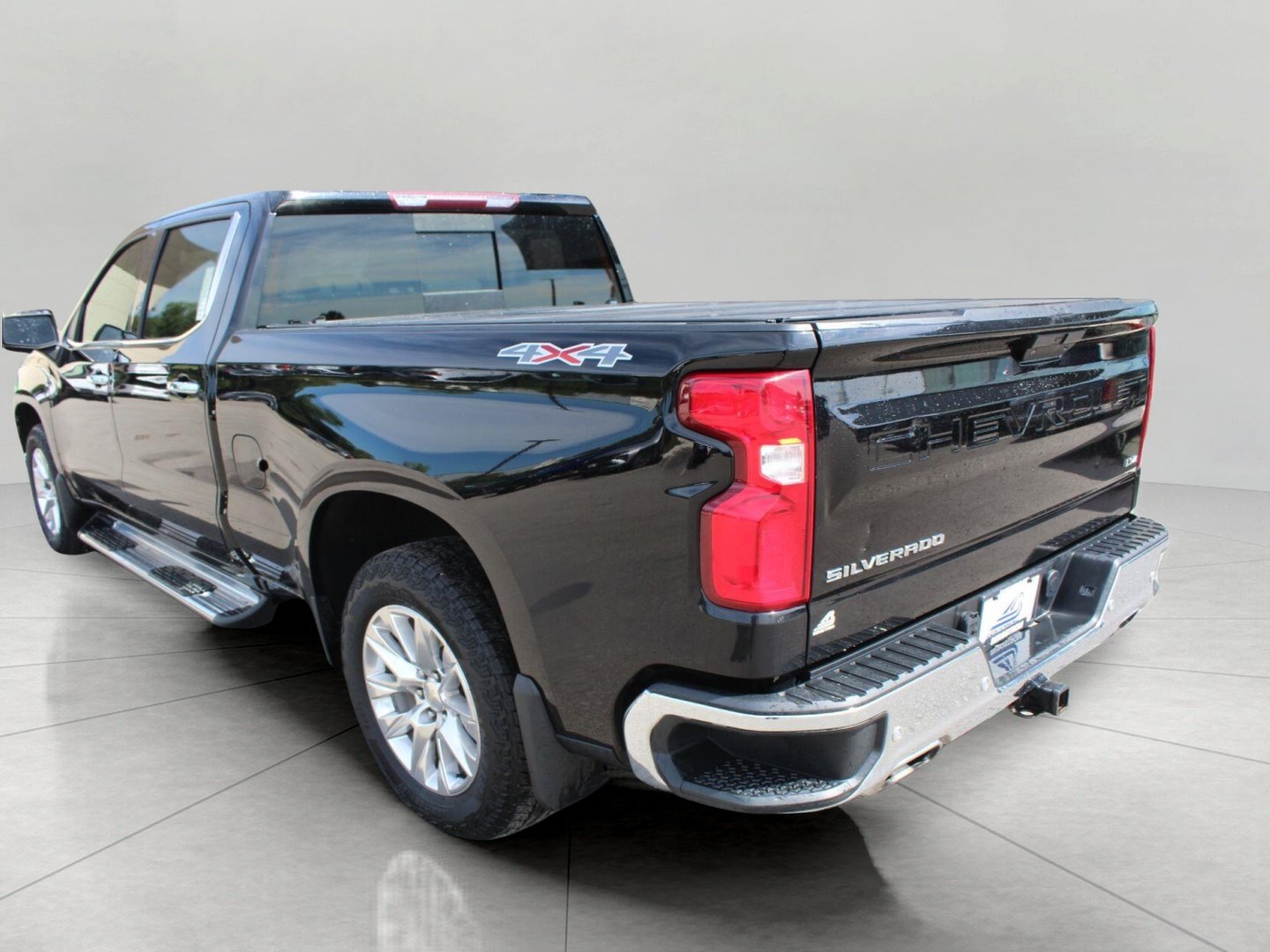 Used 2021 Chevrolet Silverado 1500 LTZ w/ LTZ Premium Package AWD/4WD image 5