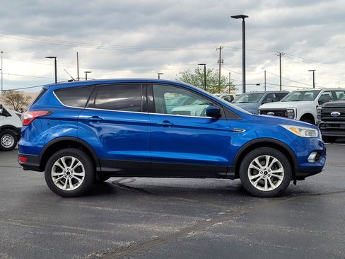 Used 2017 Ford Escape SE w/ SE Cold Weather Package image 2