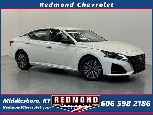 Used 2025 Nissan Altima 2.5 SV FWD image 1