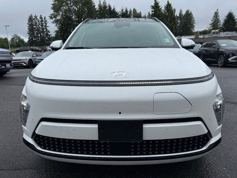 Certified 2025 Hyundai Kona Limited FWD image 2