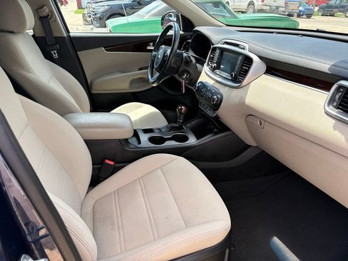 Used 2018 Kia Sorento FWD image 9