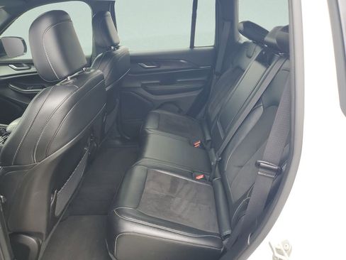 Used 2023 Jeep Grand Cherokee Altitude RWD image 11