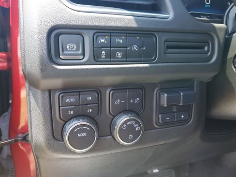 Used 2023 Chevrolet Suburban LT w/ LT Signature Package AWD/4WD image 26