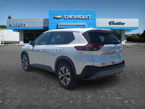 Used 2023 Nissan Rogue SV FWD image 3