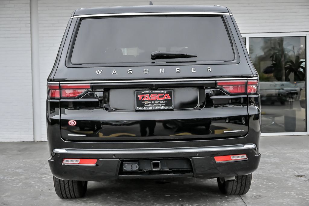 Used 2023 Jeep Wagoneer L Series III w/ Preferred Equipment Group AWD/4WD image 10