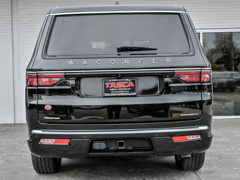 Used 2023 Jeep Wagoneer L Series III w/ Preferred Equipment Group AWD/4WD image 10