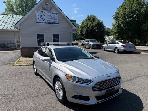 Used 2013 Ford Fusion SE FWD image 1
