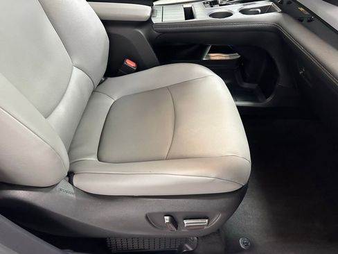 Used 2025 Toyota Sienna XLE image 64