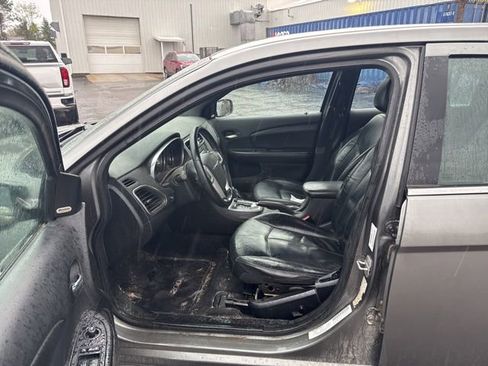 Used 2013 Chrysler 200 Limited FWD image 2