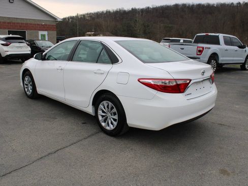 Used 2016 Toyota Camry LE image 3
